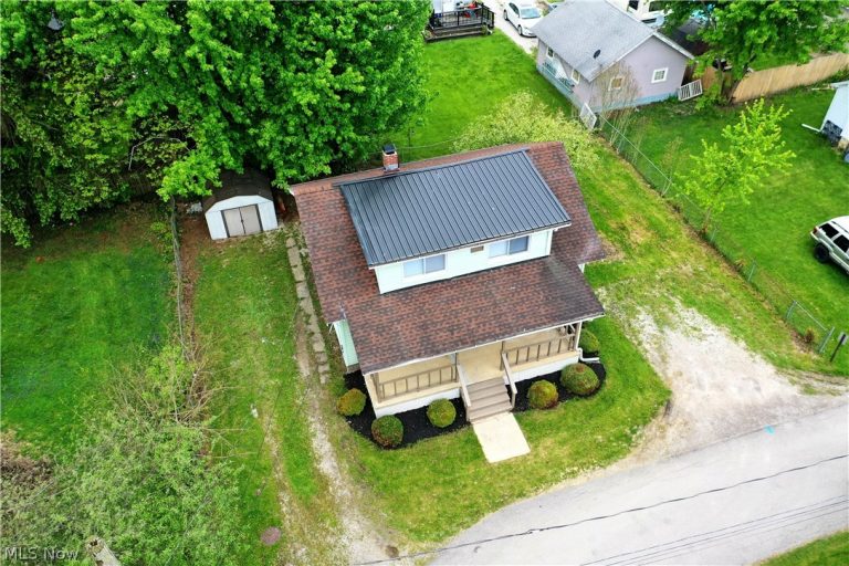 190 Bennett Court, Geneva, OH - Photo 2