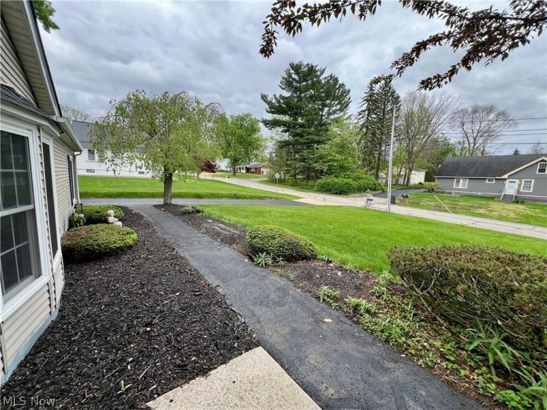 93 Fell Avenue, Northfield Village, OH - Photo 3