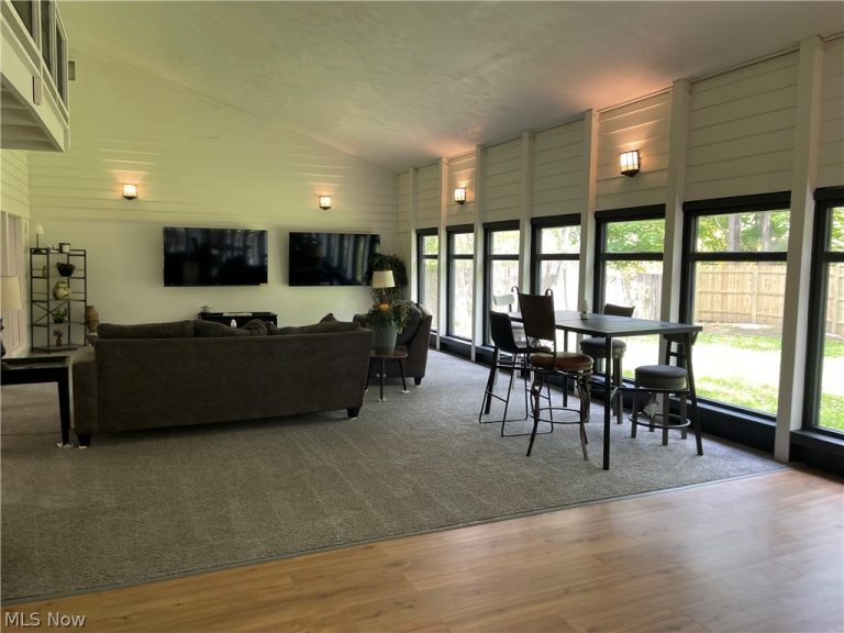 607 Castle Boulevard, Akron, OH - Photo 2