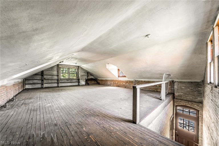 2170 Overlook Road, Cleveland Heights, OH - Photo 8