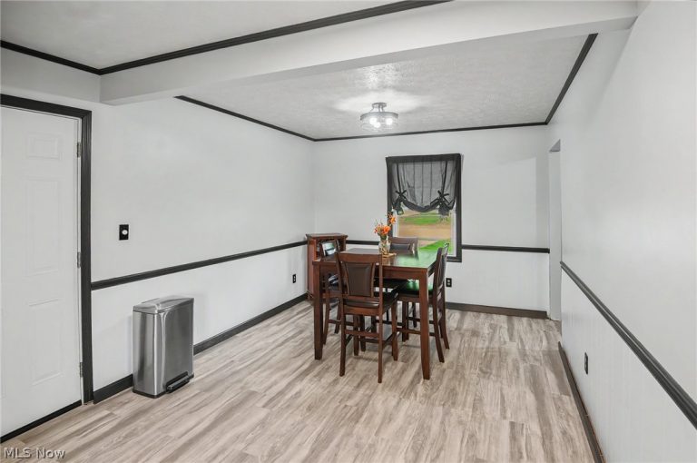 120 Winter Lane, Cortland, OH - Photo 8