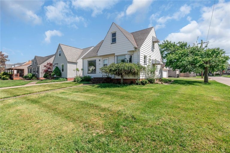 5915 Gerald Avenue, Parma, OH - Photo 2