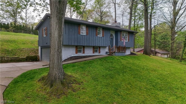 2490 Oak Tree Drive, Dover, OH - Photo 2