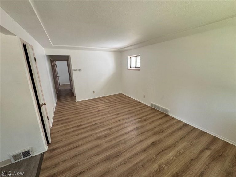 990 129th Street, Cleveland, OH - Photo 8
