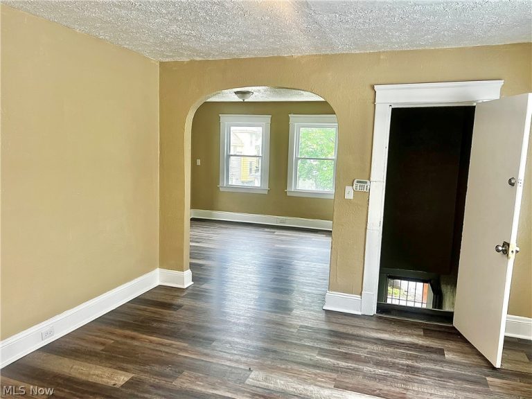 10908 Tacoma Avenue, Cleveland, OH - Photo 3