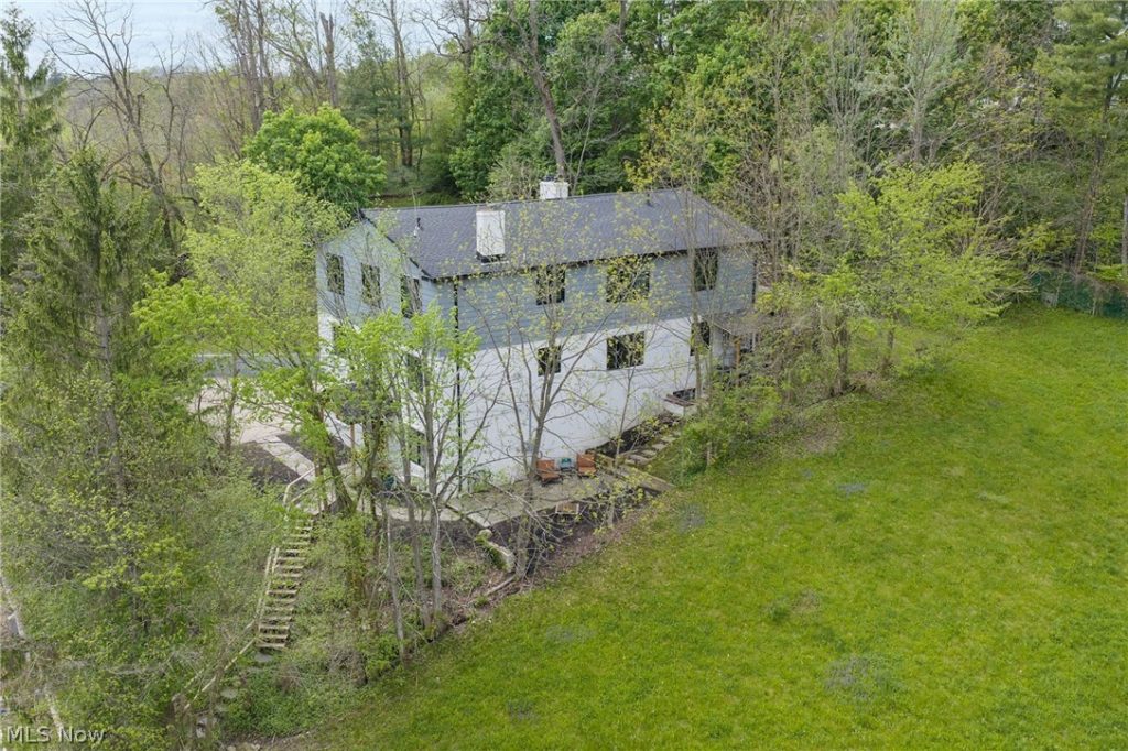 58 Orange Street, Chagrin Falls, OH
