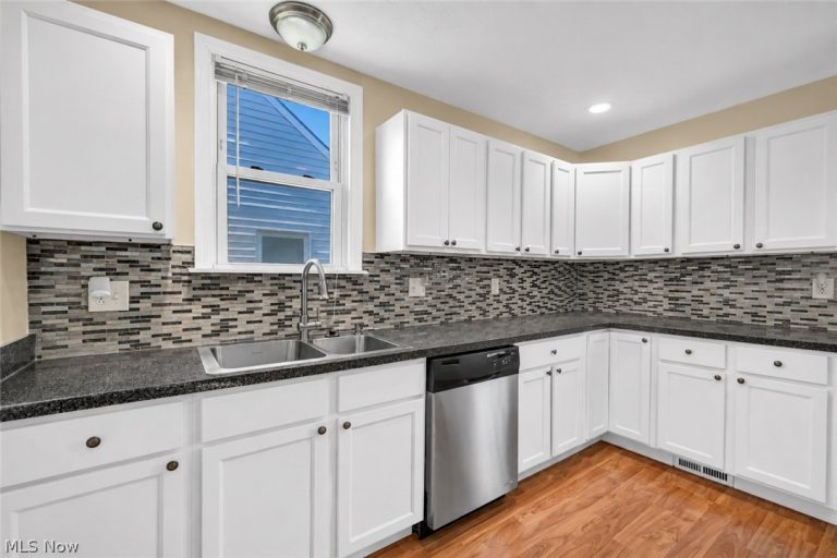 16005 Throckley Avenue, Cleveland, OH - Photo 5