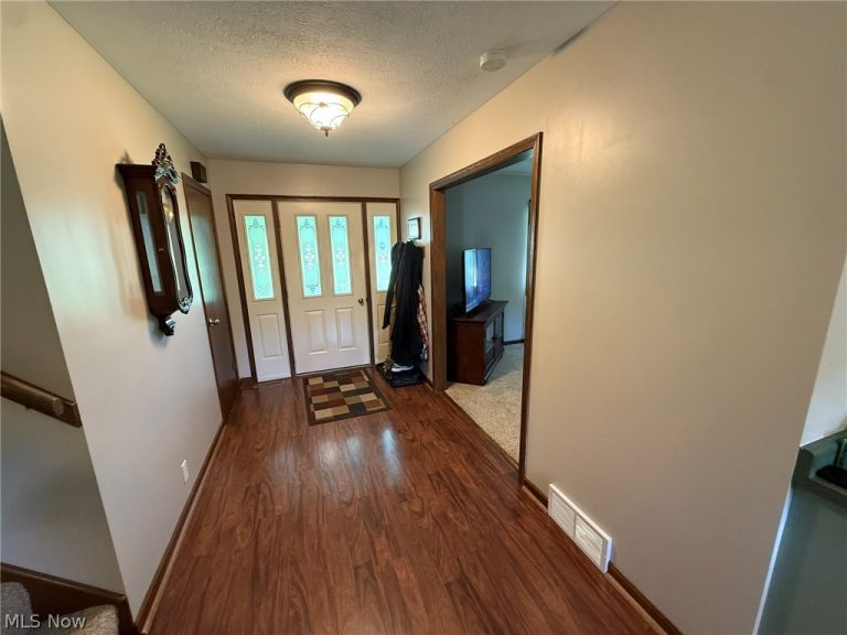 2462 Yorkview Road, New Philadelphia, OH - Photo 3