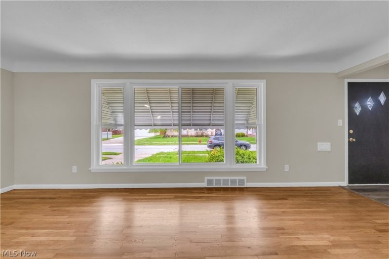 29210 Green Drive, Willowick, OH - Photo 3