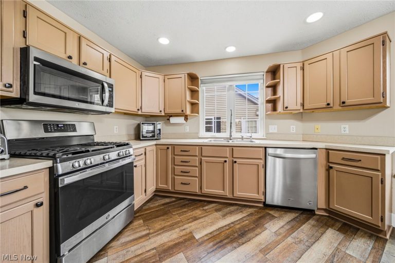 14751 Aspen Hills Lane, Burton, OH - Photo 8