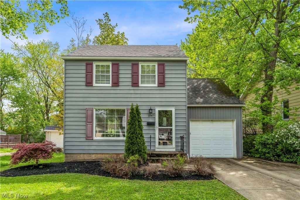 1547 Commodore Road, Lyndhurst, OH