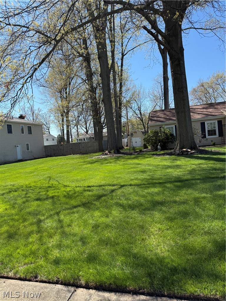 254 Vinewood Drive, Avon Lake, OH - Photo 2