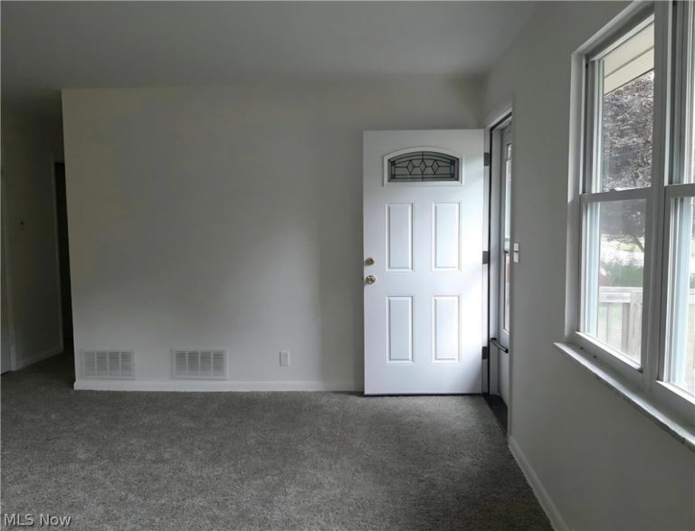 1273 Barcelona Drive, Akron, OH - Photo 5