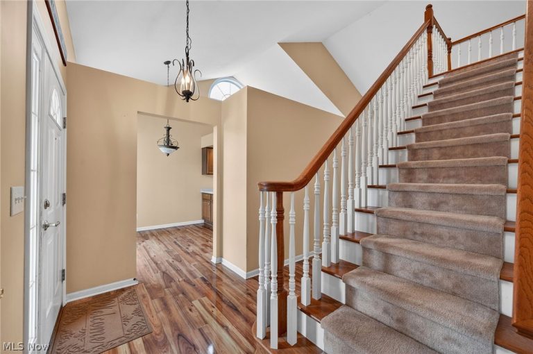 500 Glen Hollow Circle, Aurora, OH - Photo 4