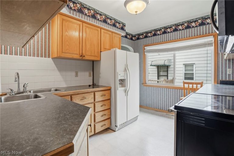 272 Schrop Avenue, Akron, OH - Photo 6