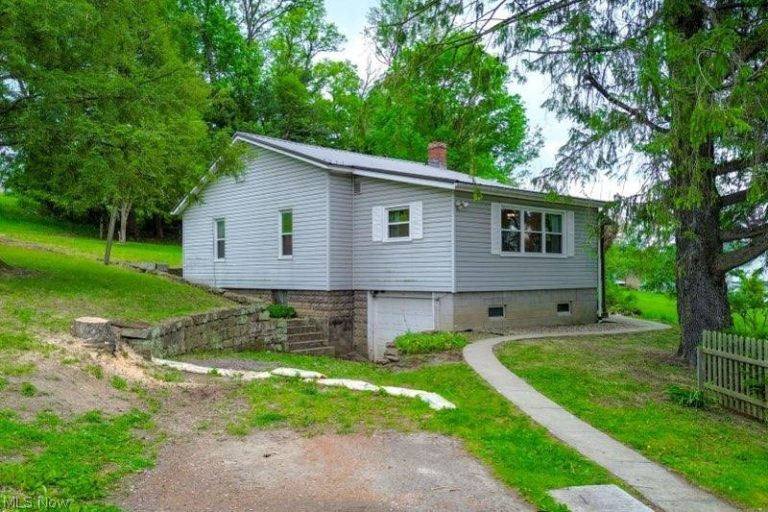 136 Wheeling Street, Cadiz, OH - Photo 4