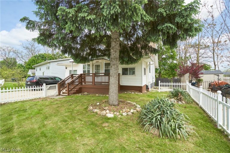 2747 3rd Street, Cuyahoga Falls, OH - Photo 2