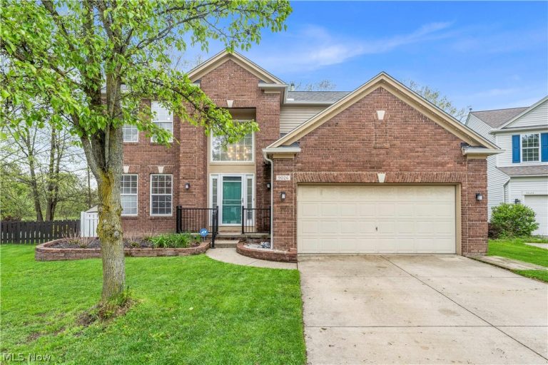 9026 Huxley Lane, Olmsted Twp, OH, 44138