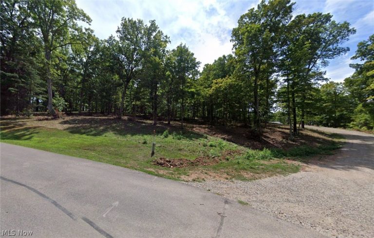 204 Oakridge Drive, Gallipolis, OH - Photo 2