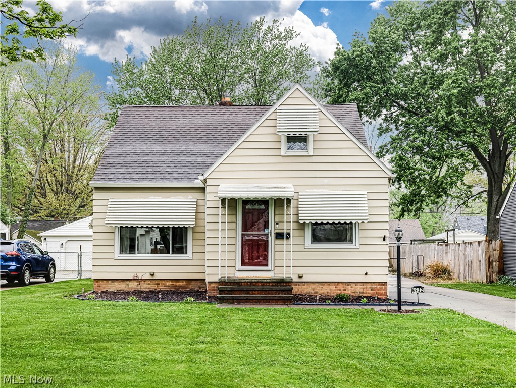 6932 Greenleaf Avenue, Parma Heights, OH
