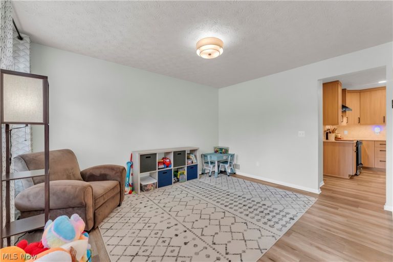 9026 Huxley Lane, Olmsted Twp, OH - Photo 4