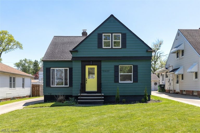 10620 Raymond Avenue, Garfield Heights, OH - Photo 2