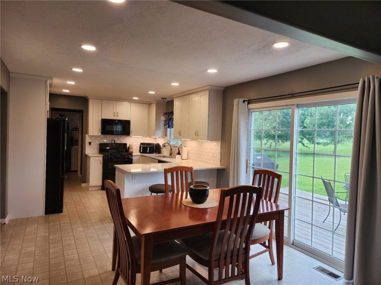 11270 Grand Valley Drive, Uniontown, OH - Photo 8