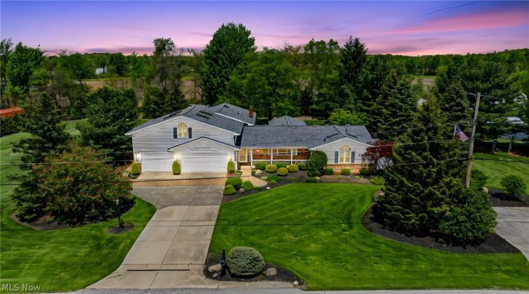 735 Fairway Street, Jefferson, OH - Photo 2