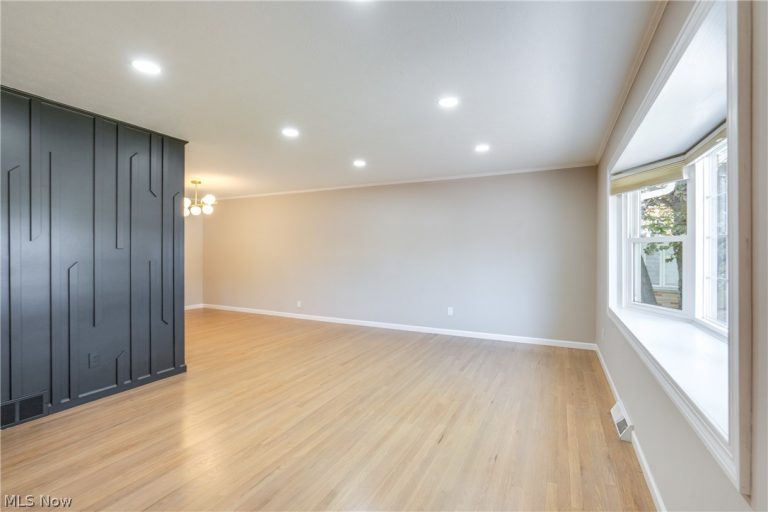 6366 Dunfield Drive, Mayfield Heights, OH - Photo 8