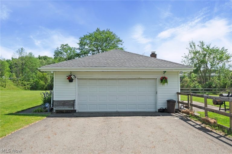 19740 Benbow Road, Strongsville, OH - Photo 6