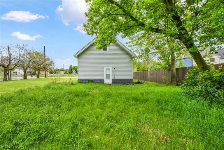 1714 Long Avenue, Lorain, OH - Photo 6