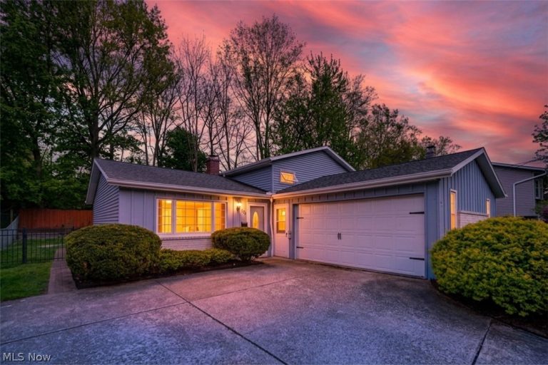 176 Pinewood Drive, Elyria, OH, 44035