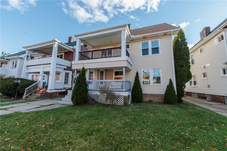 2035 Chesterland Avenue, Lakewood, OH - Photo 2