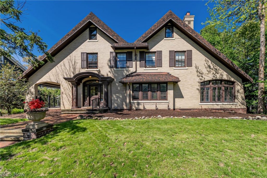 2170 Overlook Road, Cleveland Heights, OH