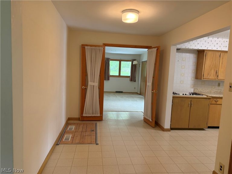 2821 Trabar Drive, Willoughby Hills, OH - Photo 4
