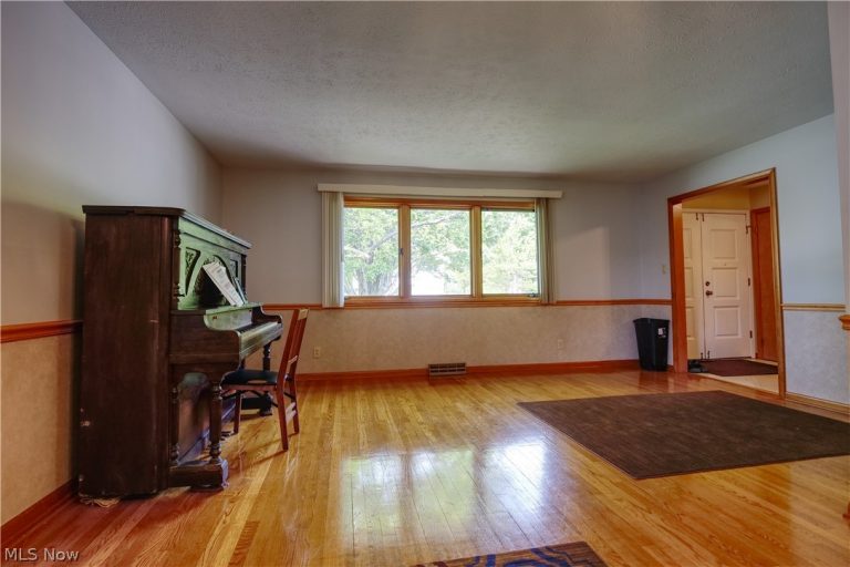 9307 Munich Drive, Parma, OH - Photo 6