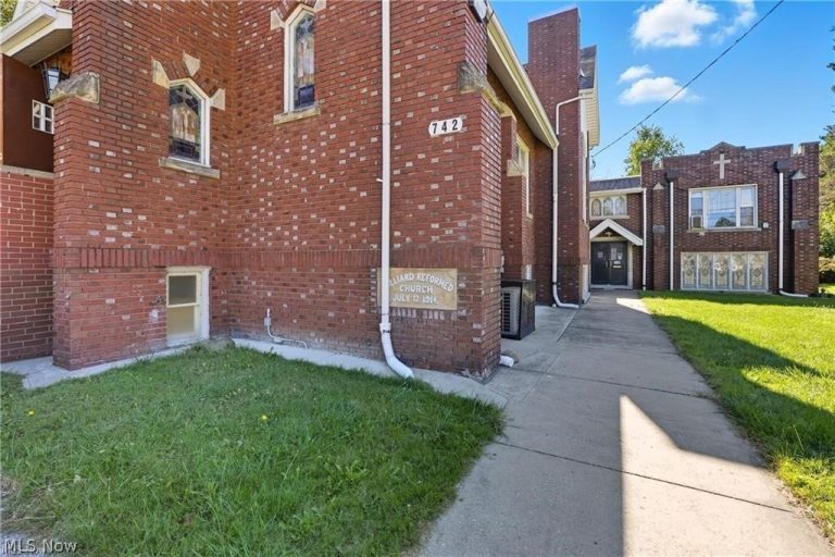 742 Johnston Street, Akron, OH - Photo 2
