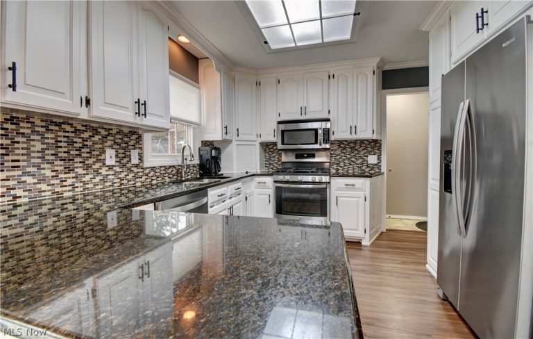 5686 Darletta Street, Navarre, OH - Photo 8