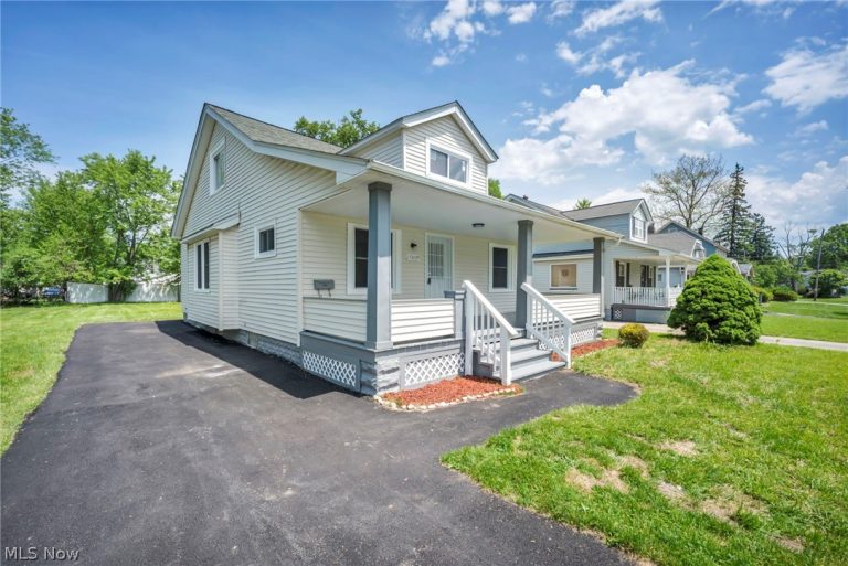 15809 Raymond Street, Maple Heights, OH - Photo 8