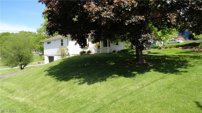11 Lamp Post Lane, New Cumberland, WV - Photo 4
