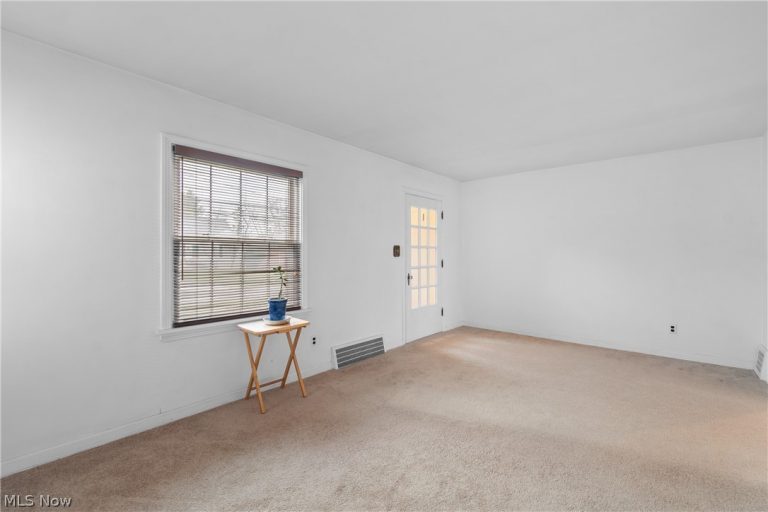 1211 Sunset Road, Mayfield Heights, OH - Photo 8
