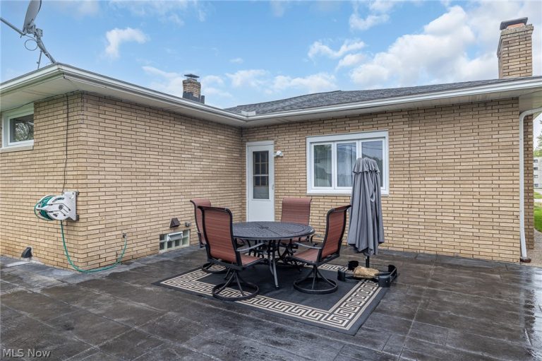 12017 Denver Drive, Parma Heights, OH - Photo 8