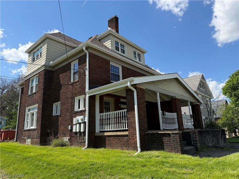 160 Hager Street, Hubbard, OH - Photo 2