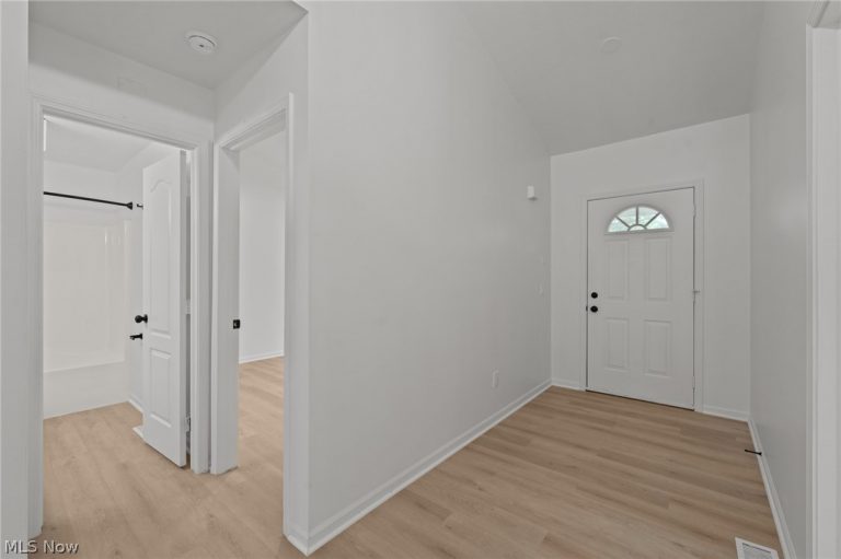 710 Erie Road, Eastlake, OH - Photo 3