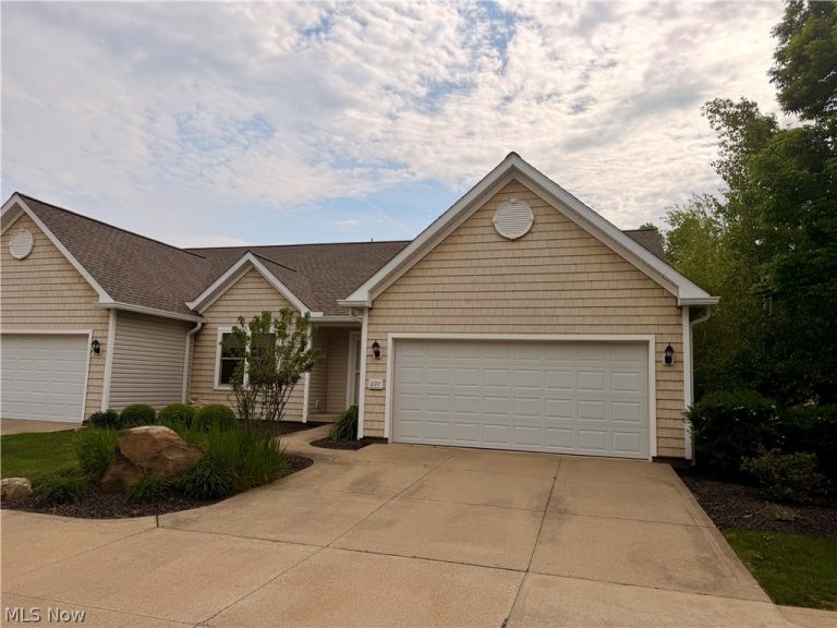 897 Stonewater Drive, Kent, OH - Photo 2