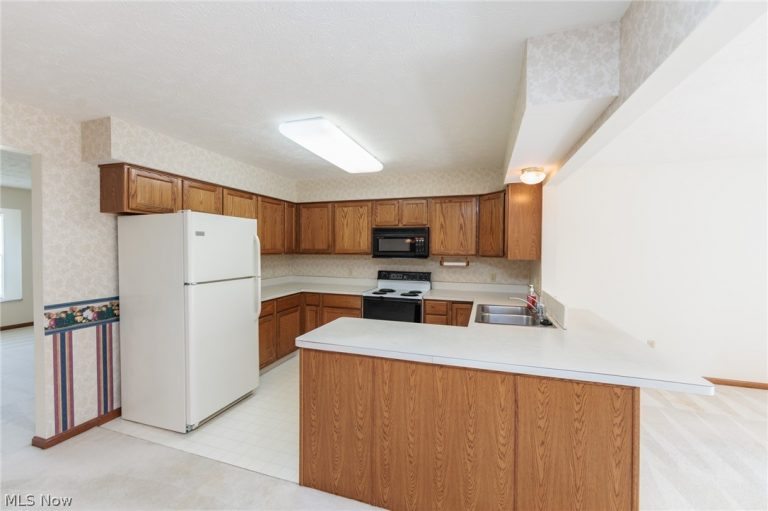5111 Rockport Cove, Stow, OH - Photo 6