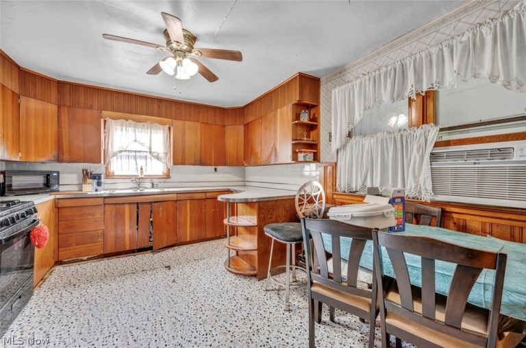 40622 Carlisle Avenue, Elyria, OH - Photo 4