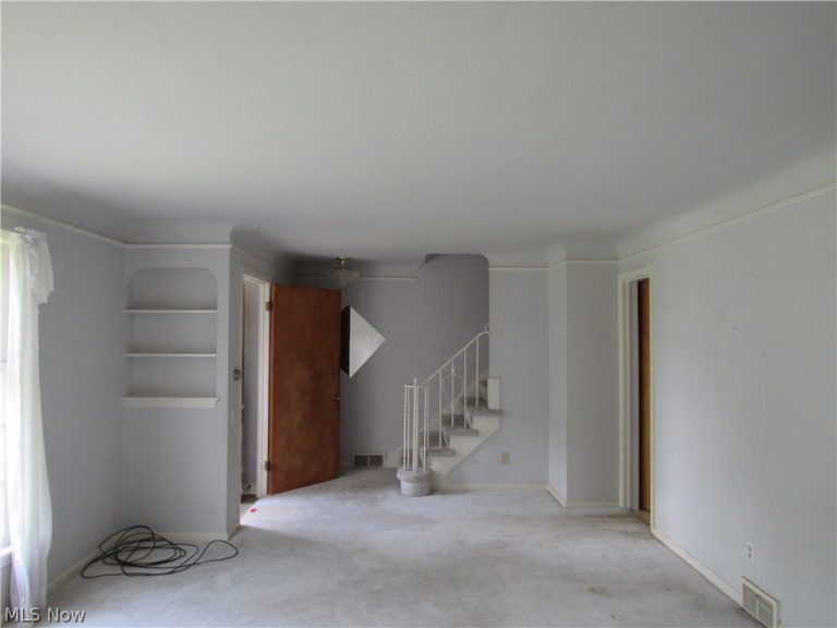 4946 Fairlawn Road, Lyndhurst, OH - Photo 3