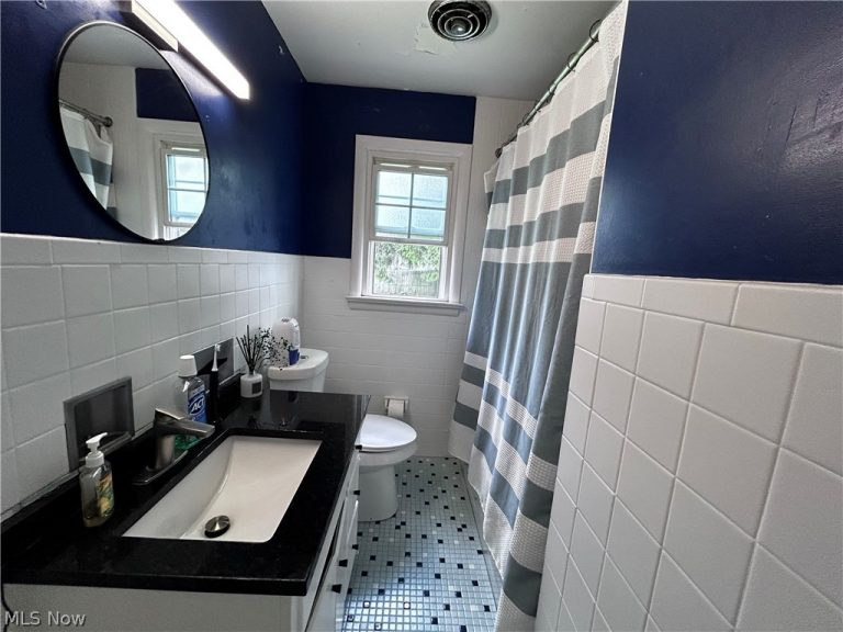 327 Beebe Avenue, Elyria, OH - Photo 3