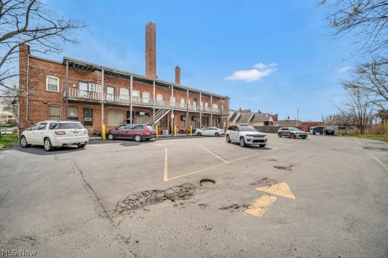 18621 Saint Clair Avenue, Cleveland, OH - Photo 4